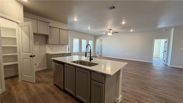 3553 Sepehr Lake Dr, Robstown, TX 78380