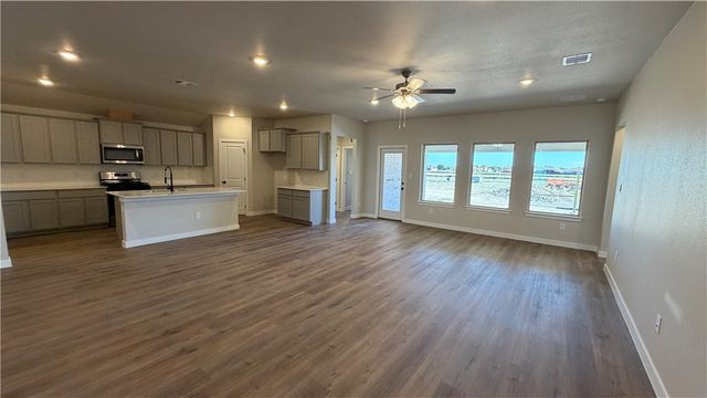 3553 Sepehr Lake Dr, Robstown, TX 78380