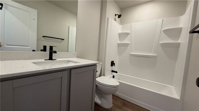 3553 Sepehr Lake Dr, Robstown, TX 78380