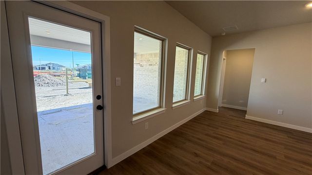 3553 Sepehr Lake Dr, Robstown, TX 78380