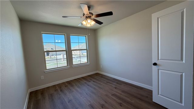 3553 Sepehr Lake Dr, Robstown, TX 78380