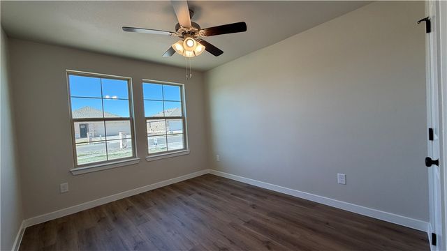 3553 Sepehr Lake Dr, Robstown, TX 78380