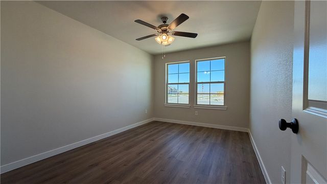 3553 Sepehr Lake Dr, Robstown, TX 78380