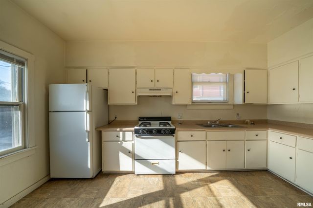 1620 W FREDONIA Avenue, Peoria, IL 61606