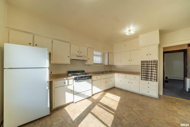 1620 W FREDONIA Avenue, Peoria, IL 61606