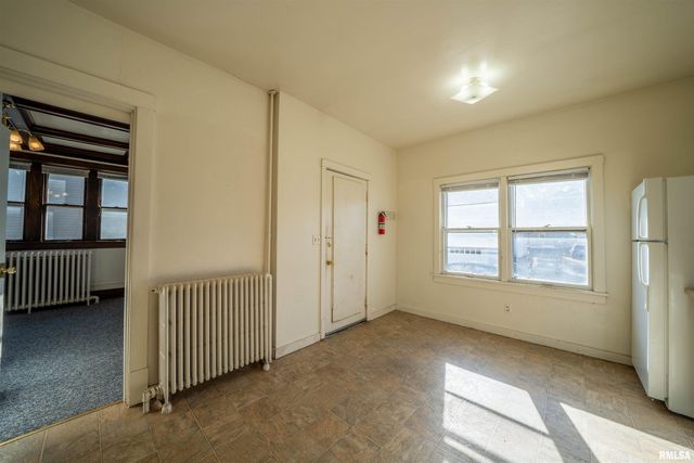 1620 W FREDONIA Avenue, Peoria, IL 61606