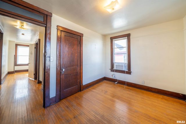 1620 W FREDONIA Avenue, Peoria, IL 61606