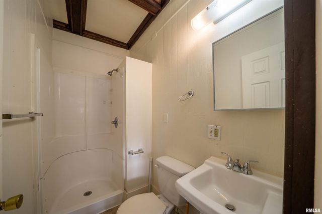 1620 W FREDONIA Avenue, Peoria, IL 61606