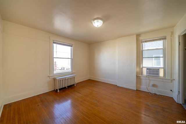 1620 W FREDONIA Avenue, Peoria, IL 61606