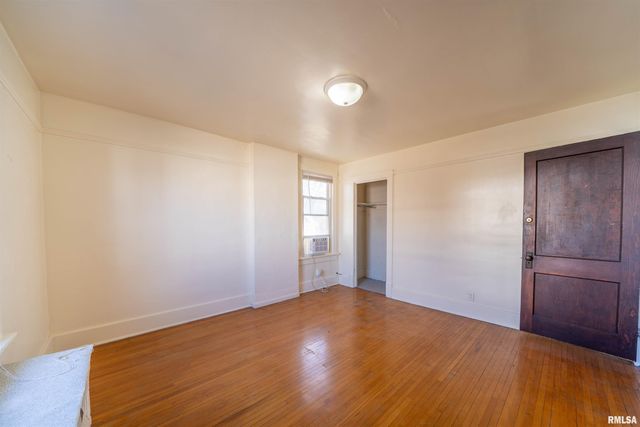 1620 W FREDONIA Avenue, Peoria, IL 61606