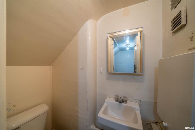 1620 W FREDONIA Avenue, Peoria, IL 61606