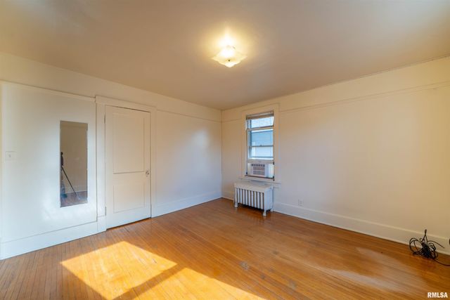 1620 W FREDONIA Avenue, Peoria, IL 61606