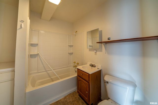 1620 W FREDONIA Avenue, Peoria, IL 61606