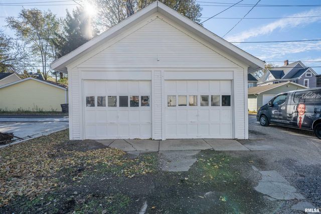 1620 W FREDONIA Avenue, Peoria, IL 61606