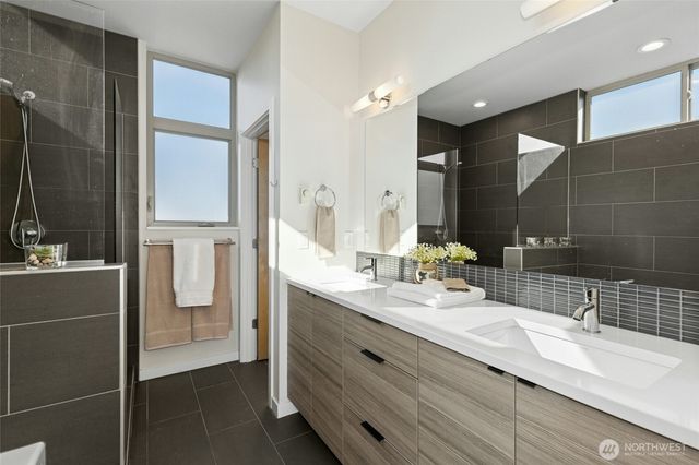 4411 Meridian Avenue N, Seattle, WA 98103