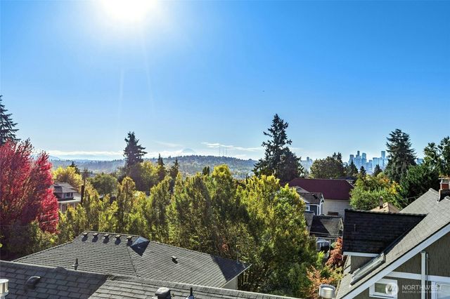 4411 Meridian Avenue N, Seattle, WA 98103