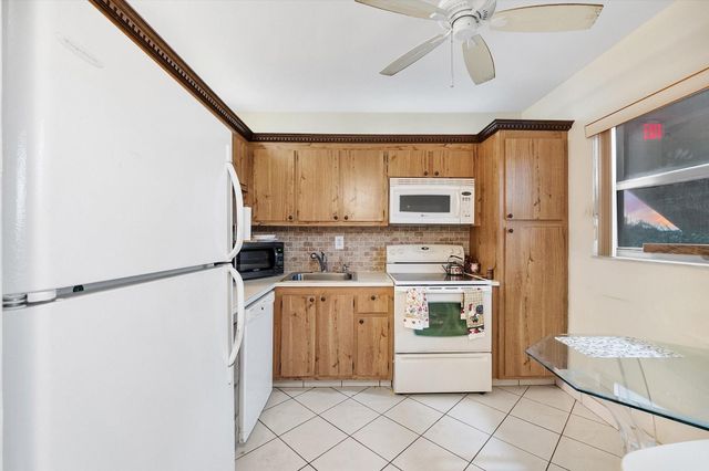 3900 NW 76th Avenue 307, Sunrise, FL 33351