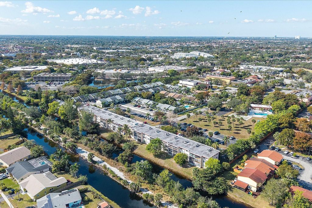 3900 NW 76th Avenue 307, Sunrise, FL 33351