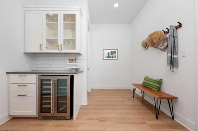 438 Pear Tree LN, Austin, TX 78737