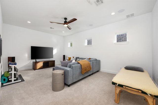 438 Pear Tree LN, Austin, TX 78737