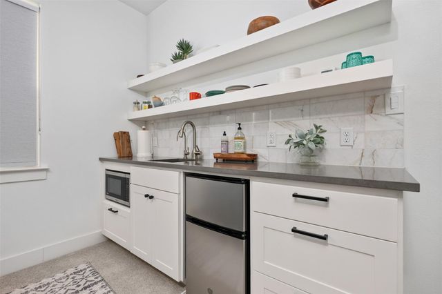 438 Pear Tree LN, Austin, TX 78737