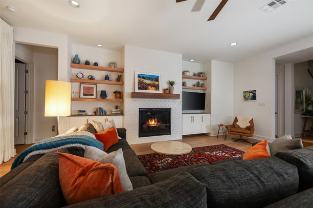 438 Pear Tree LN, Austin, TX 78737