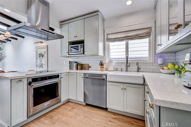 3211 N Valley, Manhattan Beach, CA 90266