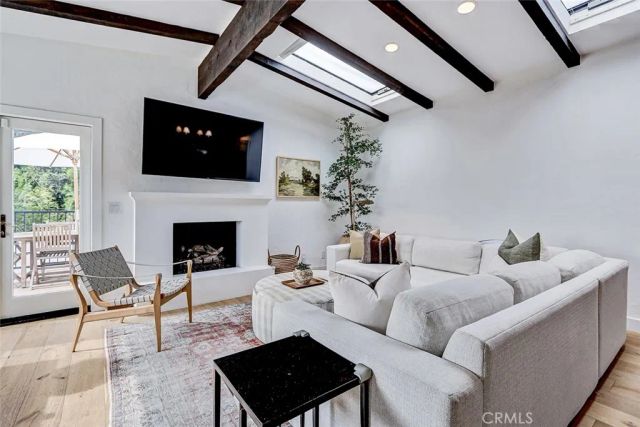 3211 N Valley, Manhattan Beach, CA 90266