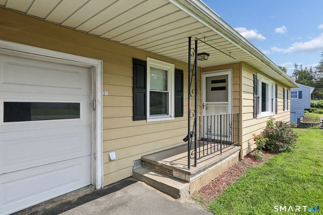 31 Jeanette Road, Danbury, CT 06811