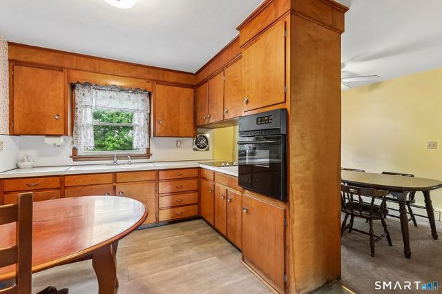 31 Jeanette Road, Danbury, CT 06811