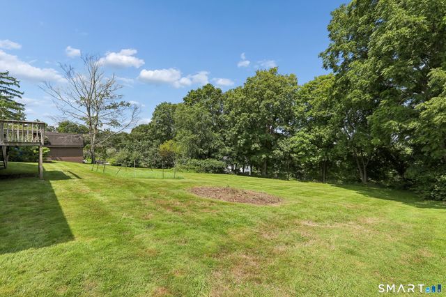 31 Jeanette Road, Danbury, CT 06811