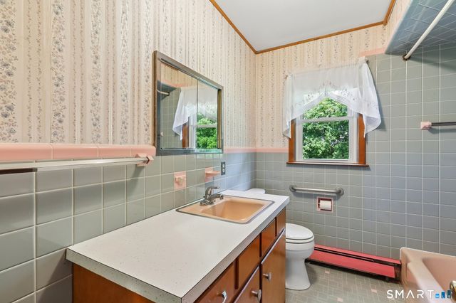 31 Jeanette Road, Danbury, CT 06811