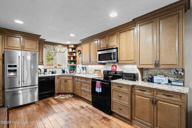 4 Foxhill Circle, Foxfire Village, NC 27281