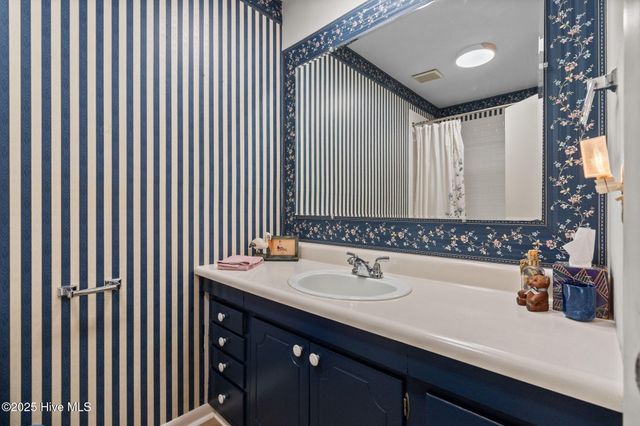 4 Foxhill Circle, Foxfire Village, NC 27281