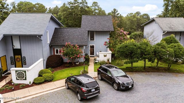 4 Foxhill Circle, Foxfire Village, NC 27281