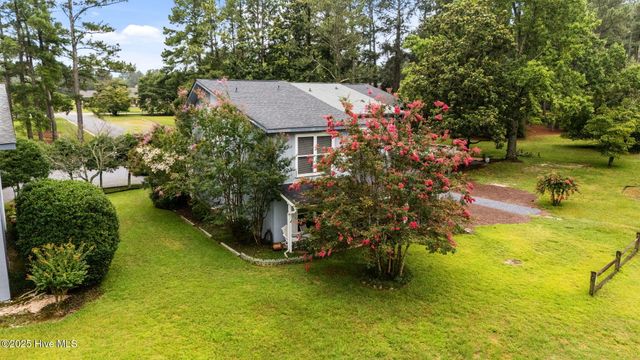 4 Foxhill Circle, Foxfire Village, NC 27281