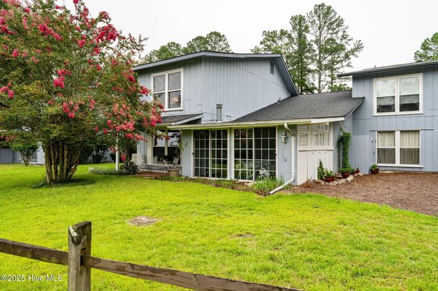 4 Foxhill Circle, Foxfire Village, NC 27281