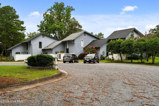 4 Foxhill Circle, Foxfire Village, NC 27281