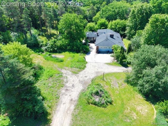 7234 E M-36, Hamburg, MI 48139