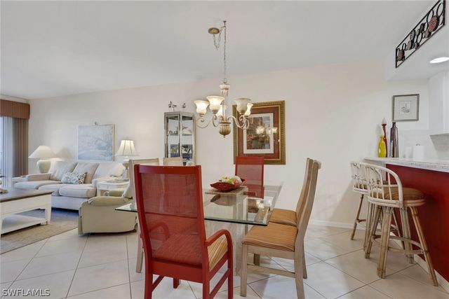 4310 Chantelle DR E102, Naples, FL 34112