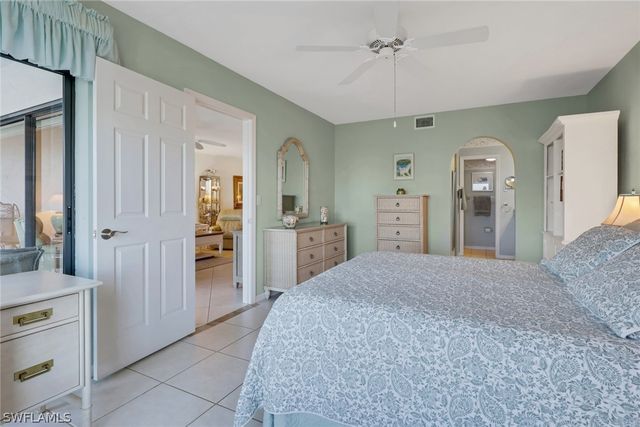 4310 Chantelle DR E102, Naples, FL 34112