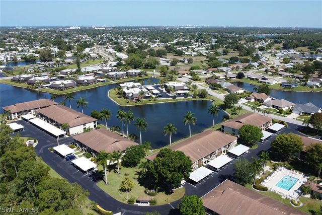 4310 Chantelle DR E102, Naples, FL 34112