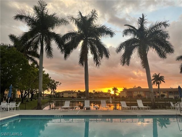 4310 Chantelle DR E102, Naples, FL 34112