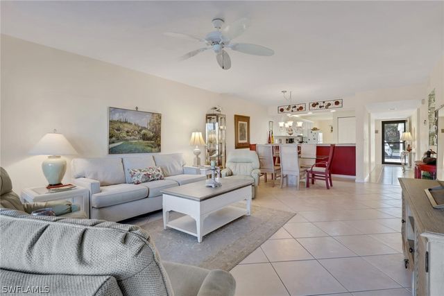 4310 Chantelle DR E102, Naples, FL 34112