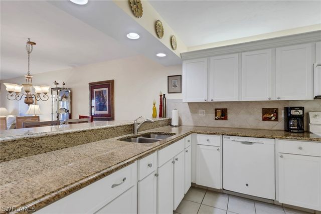 4310 Chantelle DR E102, Naples, FL 34112