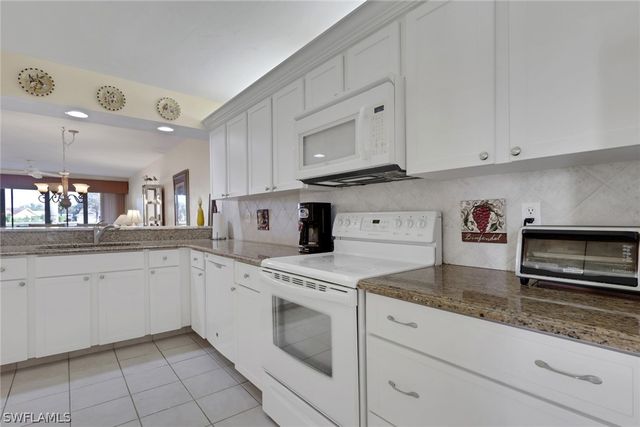 4310 Chantelle DR E102, Naples, FL 34112