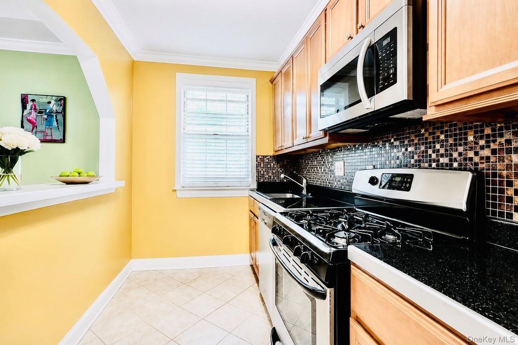 138-30 78th Avenue 42A, Kew Garden Hills, NY 11367 — photo 3