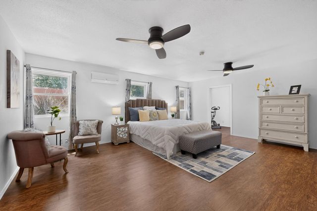 4809 14th Street NW, Albuquerque, NM 87107