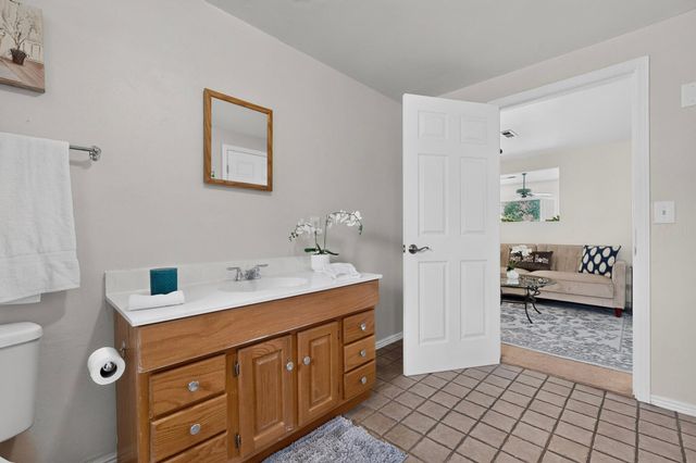 4809 14th Street NW, Albuquerque, NM 87107