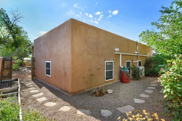 4809 14th Street NW, Albuquerque, NM 87107
